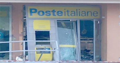 Assalto nella notte all’ufficio Postale : l’ esplosione devasta l’intera  struttura