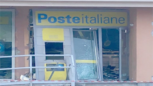 Assalto nella notte all’ufficio Postale : l’ esplosione devasta l’intera  struttura