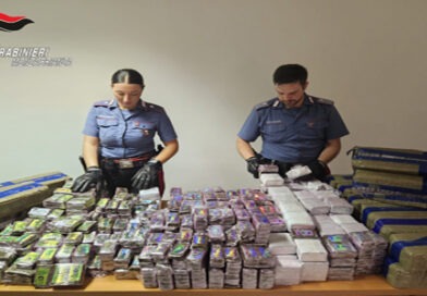 Maxi sequestro di droga, oltre 275 chilogrammi di hashish oltre a 12mila euro in contanti