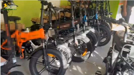 Maxisequestro di bici e monopattini da 80 chilometri all’ora a Nova, Desio e Sesto