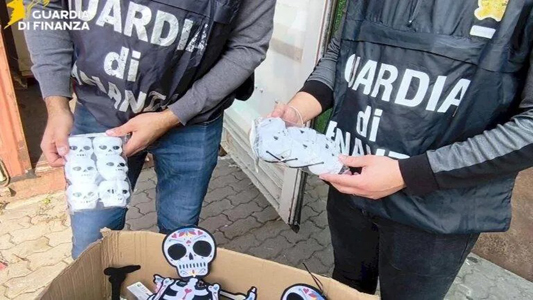 Meda- La GdF  sequestra 45mila prodotti non sicuri in un emporio